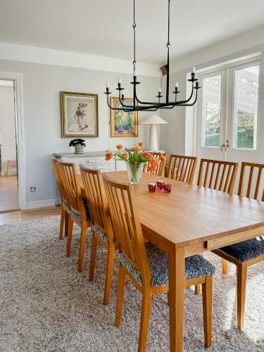 Pohled zvenku, Charming Family House Near Ystad's Sandy Beaches in Kopingebro