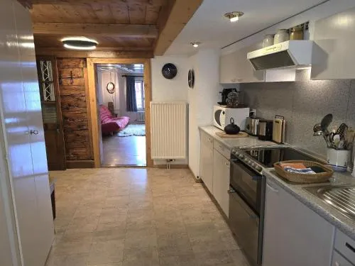 Heimatkunst 02, klassisches Walliser Chalet, teilrenoviert, zentral in Leukerbad, Schweiz