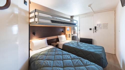 2 twin beds, 1 bunk bed