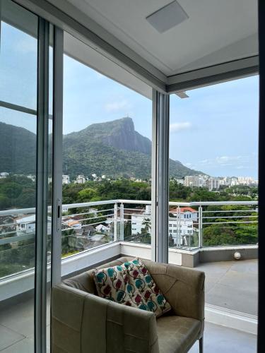 Suite top com varanda e vista exclusiva in Gavea