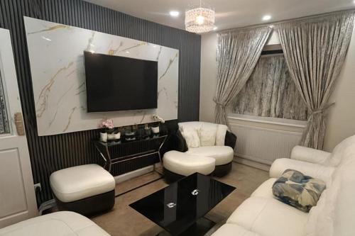 House-Sleeps 5 person -Etihad Stadium 15 min drive – khách sạn tại Ashton Hurst