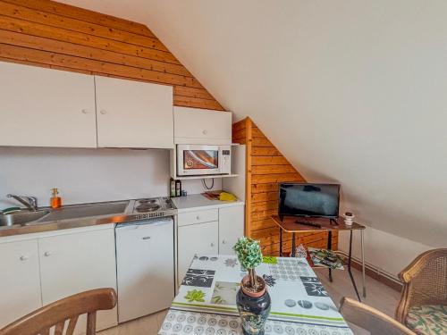 Iekārtas, Charmante studette au calme avec terrasse et parking in Moulins-la-Marche