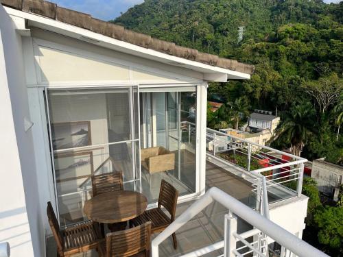 Suite top com varanda e vista exclusiva in Gavea