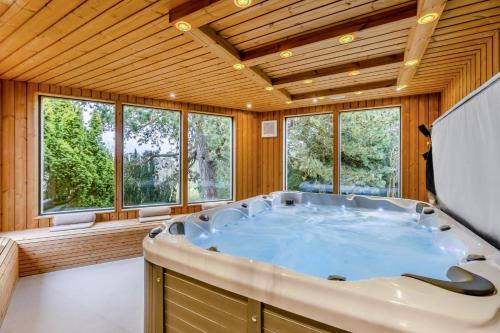 Seadmed, 14 Bed in Llansanffraid oc-b30382 in Llansantffraid