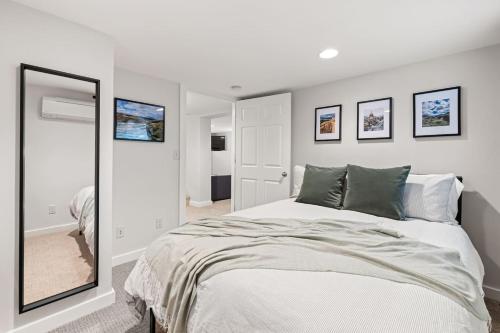 Walkable North End Home with Free Bikes - image 12