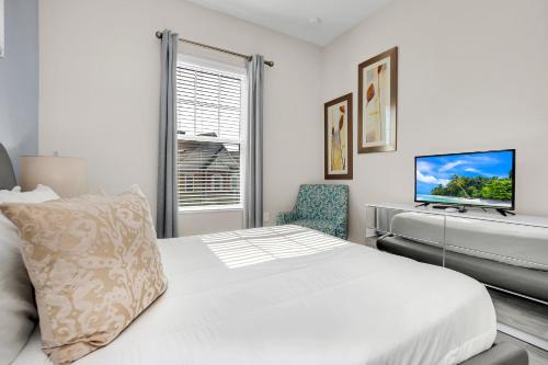 5 BR 6 BA Luxury Villa 5 min to Disneyworld Hot Tub & BBQ - image 17