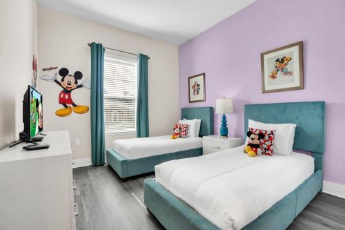 5 BR 6 BA Luxury Villa 5 min to Disneyworld Hot Tub & BBQ - image 36