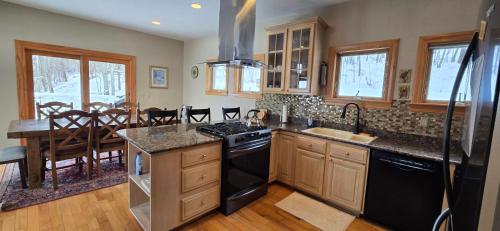 Endless Views | 4BR Home w/Hot Tub | Deep Creek Lake in Oakland (MD)
