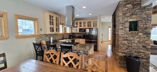 Endless Views | 4BR Home w/Hot Tub | Deep Creek Lake in Oakland (MD)
