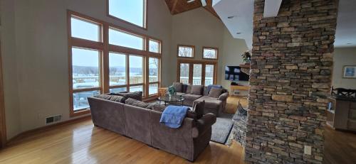 Endless Views | 4BR Home w/Hot Tub | Deep Creek Lake in Oakland (MD)
