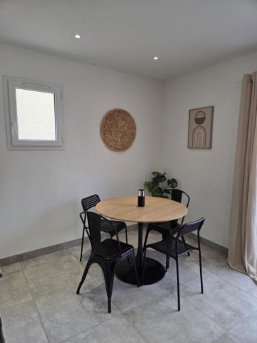 200m de la plage en centre ville au calme avec garage in Le Grau-du-Roi