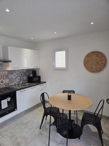 200m de la plage en centre ville au calme avec garage in Le Grau-du-Roi