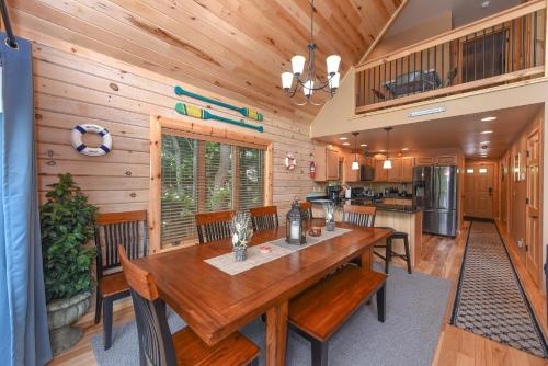 Captains Quarters by Railey Vacations in Oakland (MD)