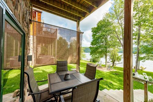 Captains Quarters by Railey Vacations in Oakland (MD)