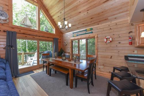 Captains Quarters by Railey Vacations in Oakland (MD)