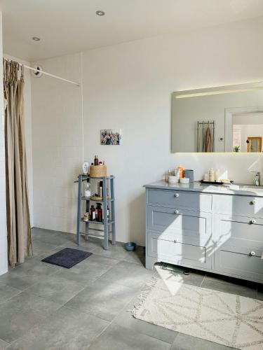 Pohled zvenku, Charming Family House Near Ystad's Sandy Beaches in Kopingebro