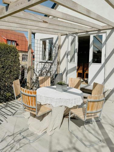 Pohled zvenku, Charming Family House Near Ystad's Sandy Beaches in Kopingebro
