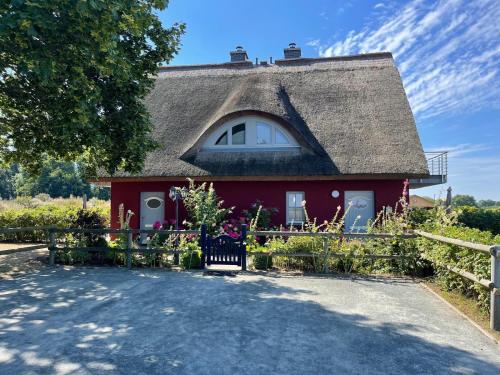 Ferienhaus Hofblick Gut Gustrowerhöfen in Altefähr, Deutschland