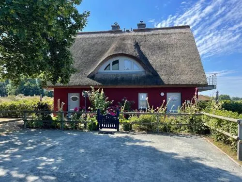 Ferienhaus Hofblick Gut Gustrowerhöfen in Altefähr, Deutschland