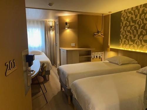 3 twin beds
