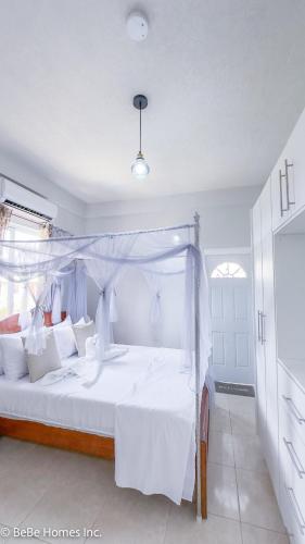 Obeys Sanctuary Suite 2 with Pool 10 min from UVF in Вьйо-Фор