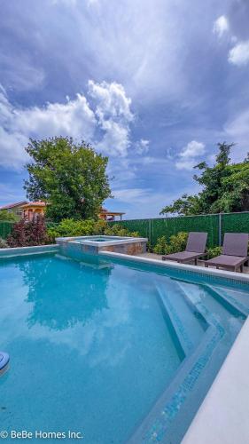 Obeys Sanctuary Suite 2 with Pool 10 min from UVF in Вьйо-Фор