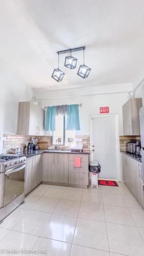 Obeys Sanctuary Suite 2 with Pool 10 min from UVF in Вьйо-Фор
