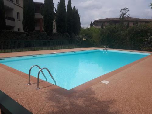 Swimming pool, Appartement tout confort in Avenue de Fronton
