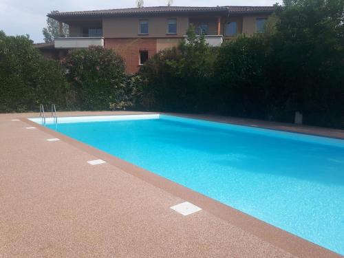 Swimming pool, Appartement tout confort in Avenue de Fronton