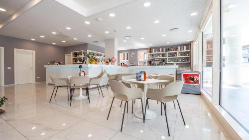 HOTEL SETTIBI 20m dalla spiaggia in Giulianova