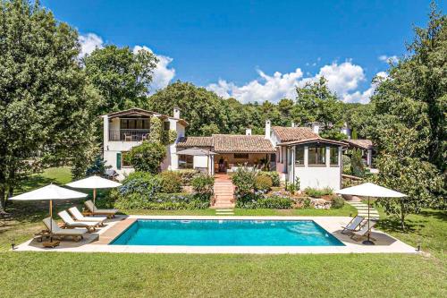 Superbe villa de 5 suites, climatisation, piscine, tennis, hauteurs de St Paul