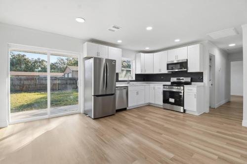 Elegant Auburndale Rooms Near the Speedway & Lake in Auburndale (Florida)