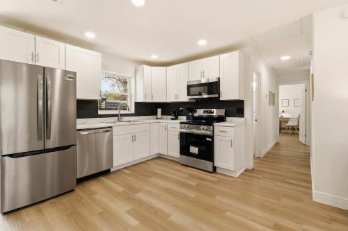 Elegant Auburndale Rooms Near the Speedway & Lake in Auburndale (Florida)