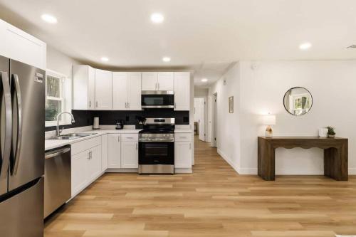 Elegant Auburndale Rooms Near the Speedway & Lake in Auburndale (Florida)
