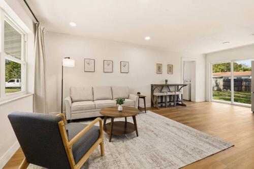 Elegant Auburndale Rooms Near the Speedway & Lake in Auburndale (Florida)