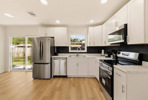 Elegant Auburndale Rooms Near the Speedway & Lake in Auburndale (Florida)