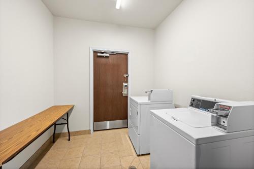 Americas Best Value Inn Somerville Texas - image 6