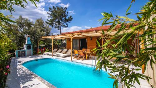 İslamlar 2 bedroom secluded villa with private pool hot tub – khách sạn tại Uzumlu