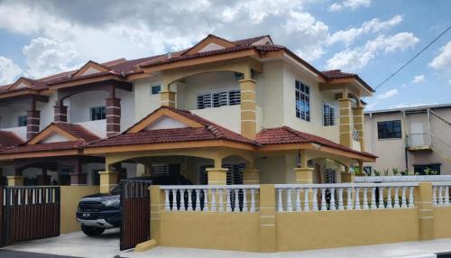 Homestay Tasnim Bertam 5 Rooms Corner lot – khách sạn tại Kepala Batas