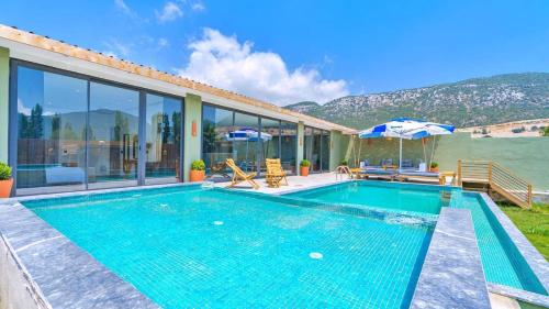 Bezirgan 2 bedroom secluded villa with private pool hot tub – khách sạn tại Saribelen