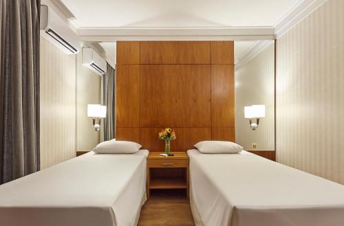 2 twin beds