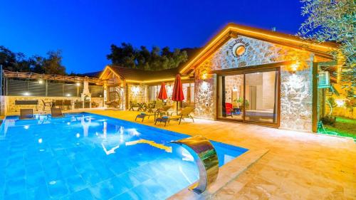 Üzümlü 2 bedroom secluded villa with private pool hot tub – khách sạn tại Uzumlu