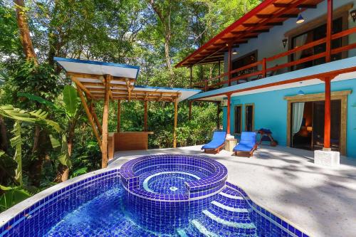 4BR Villa MotMot in w exclusive pool Wifi Ac – khách sạn tại El Cerro