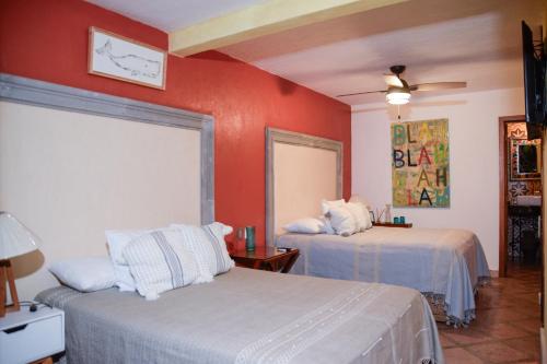 2 double beds