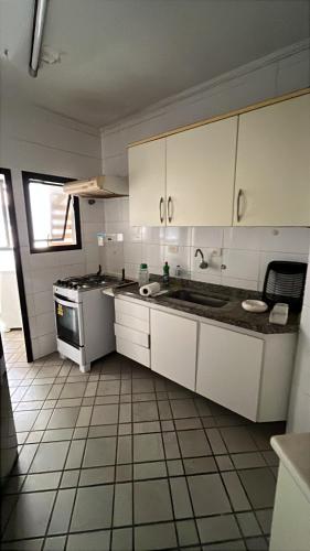 Kitchen, Ed Saint Thomas, apto 63 - Guaruja SP near Subway