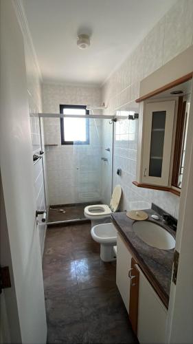Bathroom, Ed Saint Thomas, apto 63 - Guaruja SP near Subway