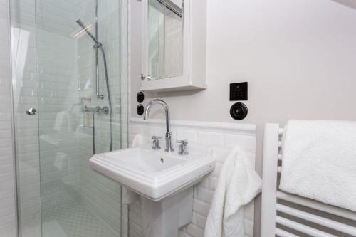 Villa-Aegir-Whg-Josi-Modern-mit-Sauna-Wellnessmoeglichkeit - image 3