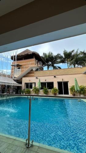 Hermosa Villa de Lujo, De Kabaña