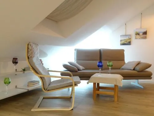 Moderne Dachgeschosswohnung mit grossem Balkon in Schierling in Schierling, Deutschland