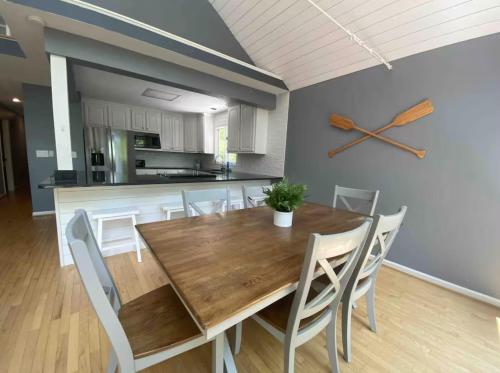 River Relaxation | Riverfront Home| Winchester in Athens